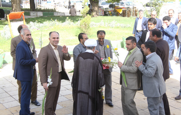 گزارش تصویری غبارروبی گلزار شهدای گمنام کوهدشت گزارش تصویری غبارروبی گلزار شهدای گمنام کوهدشت