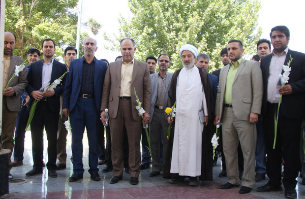 گزارش تصویری غبارروبی گلزار شهدای گمنام کوهدشت گزارش تصویری غبارروبی گلزار شهدای گمنام کوهدشت