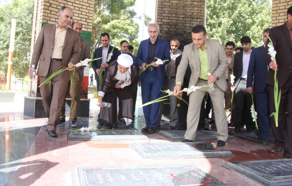 گزارش تصویری غبارروبی گلزار شهدای گمنام کوهدشت گزارش تصویری غبارروبی گلزار شهدای گمنام کوهدشت