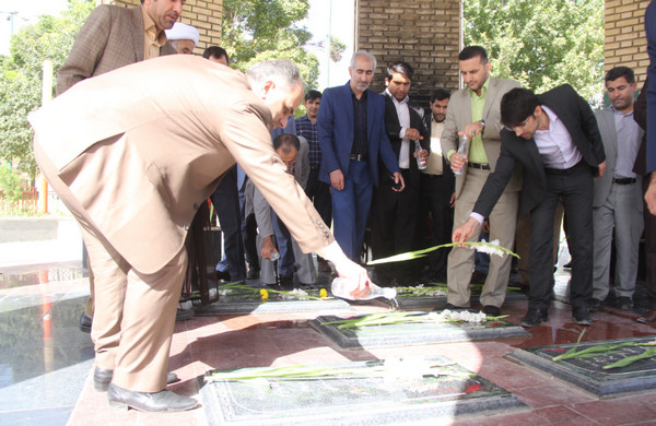 گزارش تصویری غبارروبی گلزار شهدای گمنام کوهدشت گزارش تصویری غبارروبی گلزار شهدای گمنام کوهدشت