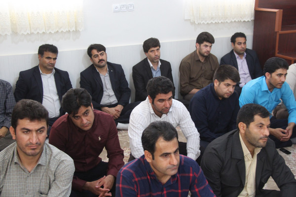 دیدار کارکنان دادگستری کوهدشت با امام جمعه شهرستان + عکس