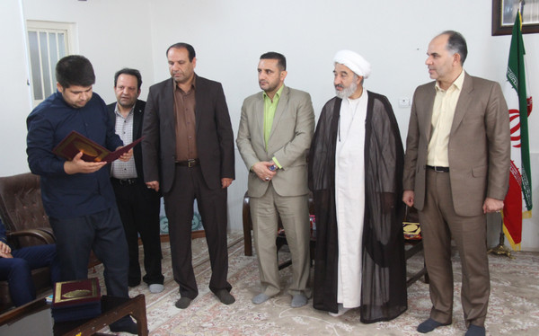 دیدار کارکنان دادگستری کوهدشت با امام جمعه شهرستان + عکس