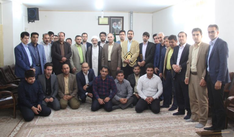 دیدار کارکنان دادگستری کوهدشت با امام جمعه شهرستان + عکس