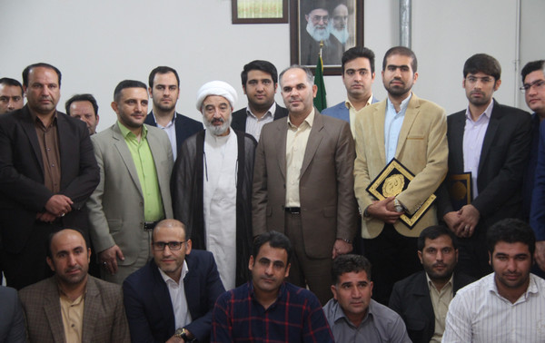 دیدار کارکنان دادگستری کوهدشت با امام جمعه شهرستان + عکس