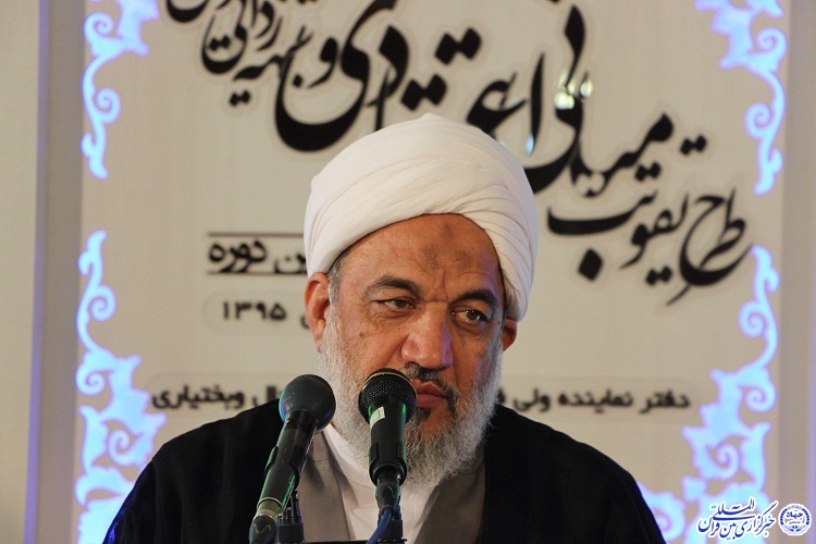 حق&zwnj;مداری مقوله مهم برای فرد انقلابی است