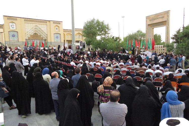 حضور خادمین حرم امام رضا(ع) در گلزار شهدای همدان