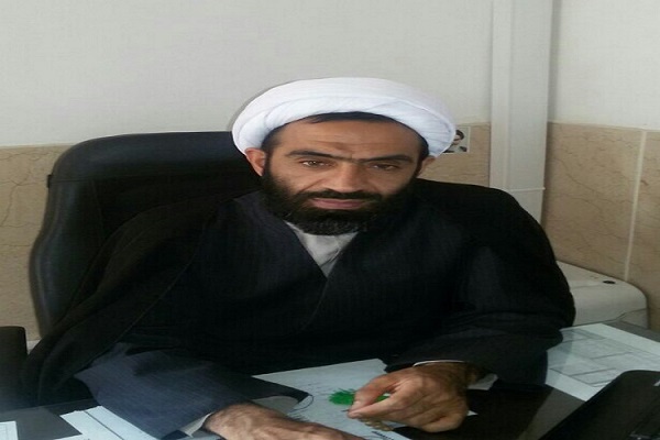 آموزش و پرورش طرح انس با قرآن را در مدارس اجرا کند