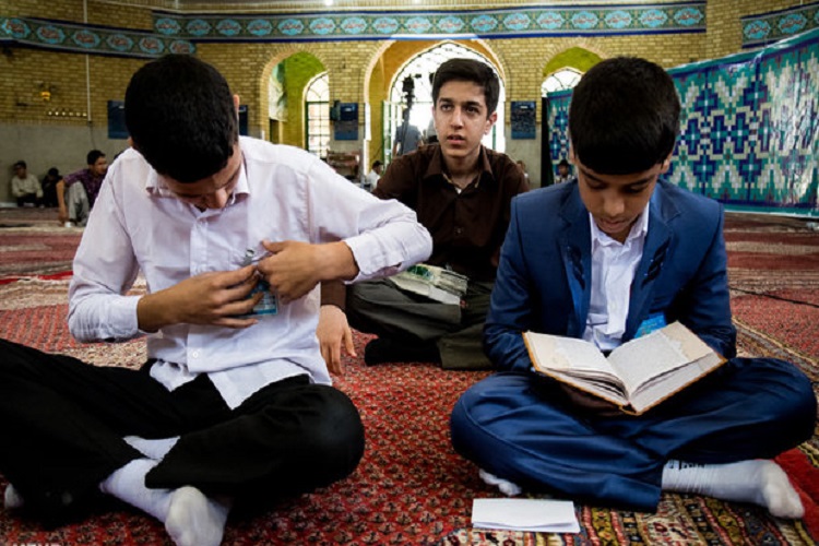 تجلیل از دانش آموزان برترمسابقات قرآن و معارف در خراسان&zwnj;شمالی