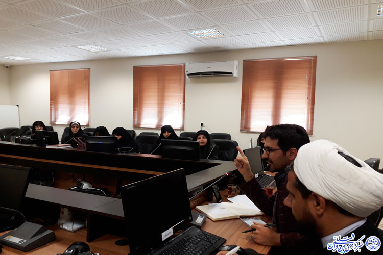 عکس/نشست هم&zwnj;اندیشی کارگروه فعالیت&zwnj;های قرآنی در حوزه بانوان