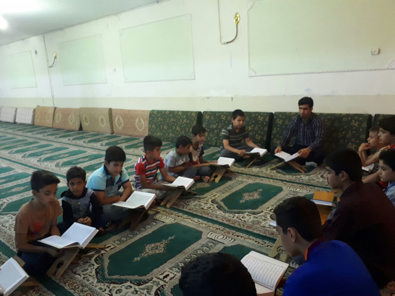 گزارش تصویری آموزش قرآن در مناطق محروم خرمآباد گزارش تصویری آموزش قرآن در مناطق محروم خرمآباد