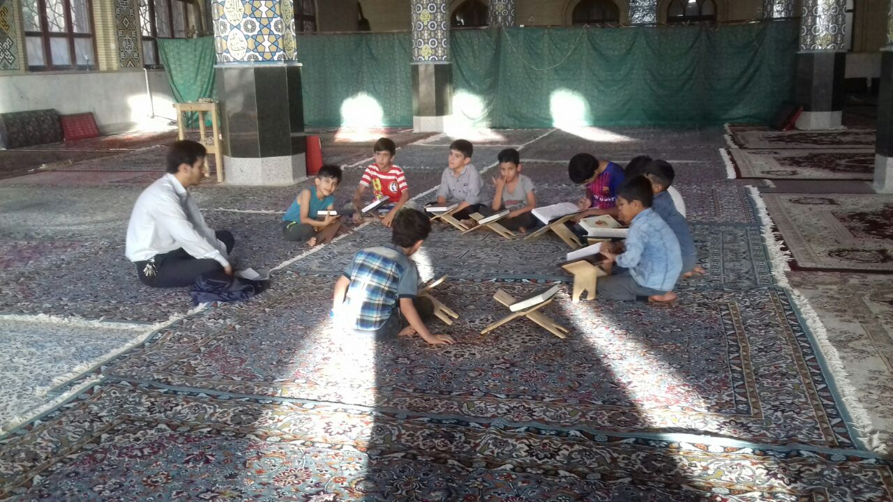 گزارش تصویری آموزش قرآن در مناطق محروم خرمآباد گزارش تصویری آموزش قرآن در مناطق محروم خرمآباد
