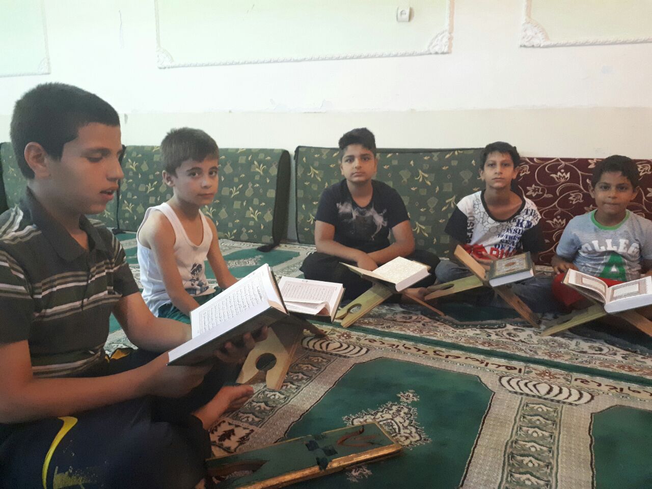 گزارش تصویری آموزش قرآن در مناطق محروم خرمآباد گزارش تصویری آموزش قرآن در مناطق محروم خرمآباد