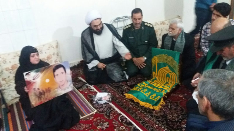 دیدار خُدام حرم رضوی با خانواده شهدای لرستانی