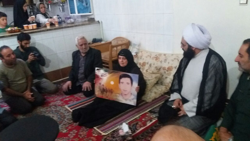 دیدار خُدام حرم رضوی با خانواده شهدای لرستانی