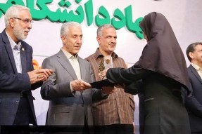 تجلیل از جهادگر نمونه مازندرانی در سی و هشتمین سالگرد جهاددانشگاهی