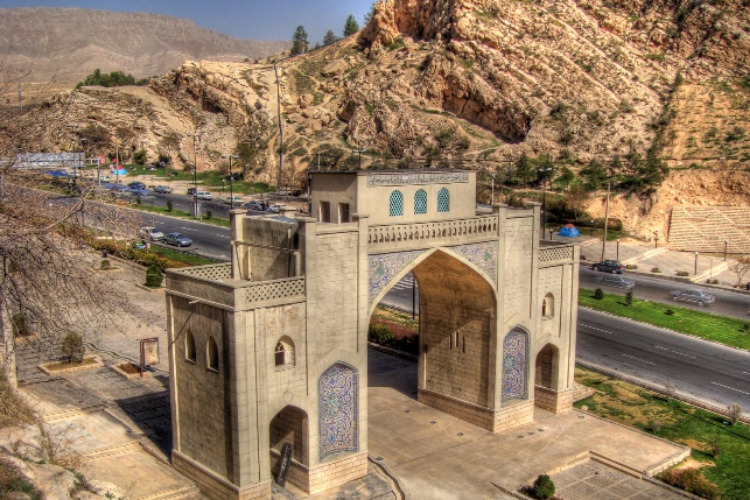 مرمت درونی بنای تاریخی دروازه قرآن آغاز شد مرمت درونی بنای تاریخی دروازه قرآن آغاز شد