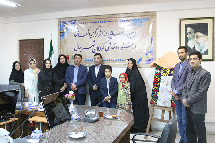 رونمایی از اثر برگزیده نوجوان یزدی در جشنواره «نقاشی کودکان شهر جهانی» رونمایی از اثر برگزیده نوجوان یزدی در جشنواره «نقاشی کودکان شهر جهانی»