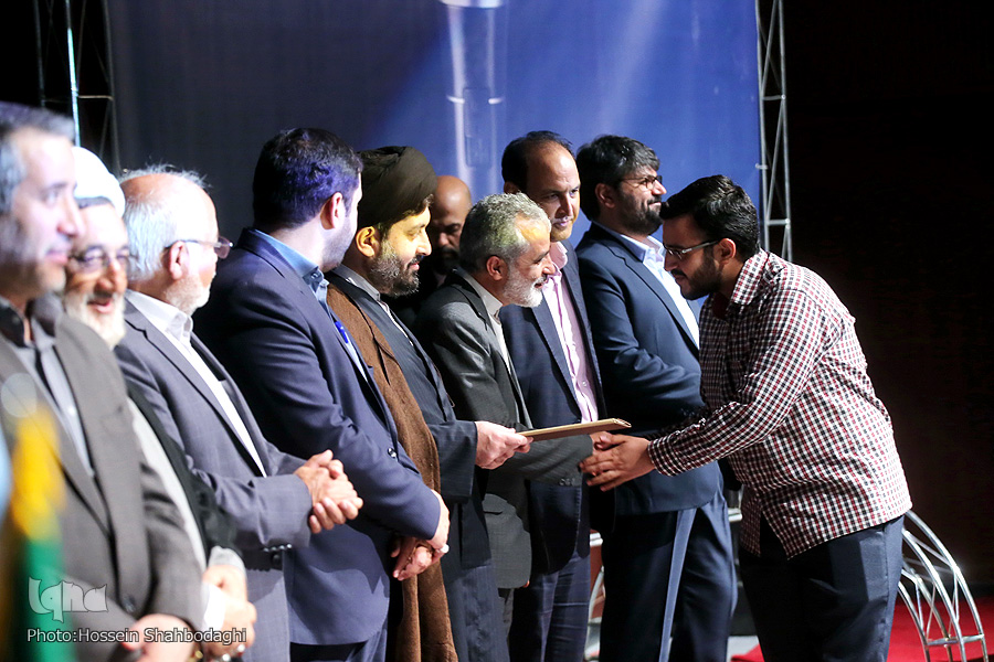 عکاس ایکنا رتبه اول جشنواره استانی مطبوعات قم را کسب کرد عکاس ایکنا رتبه اول جشنواره استانی مطبوعات قم را کسب کرد