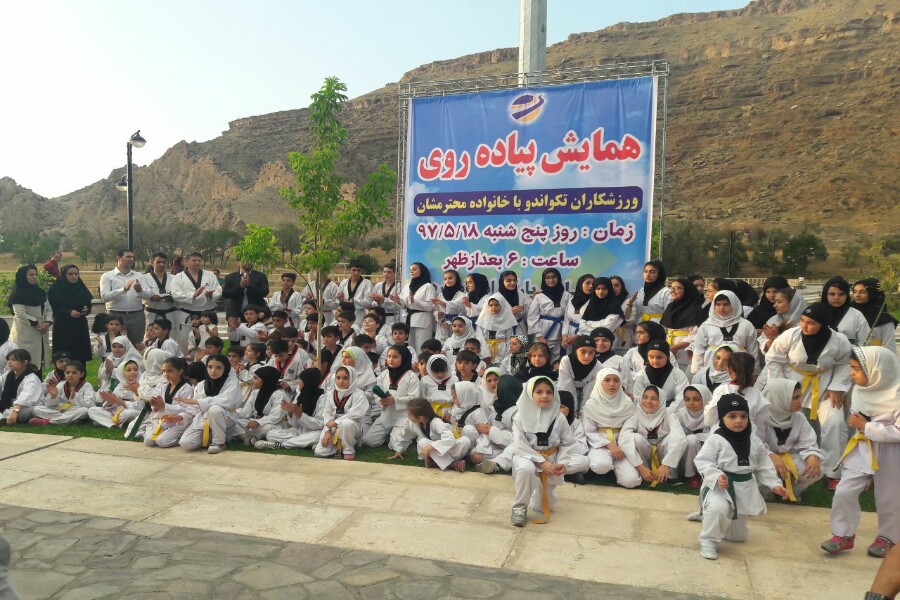 برگزاری همایش پیاده&zwnj;روی خانوادگی تکواندوکاران منطقه آزاد ماکو