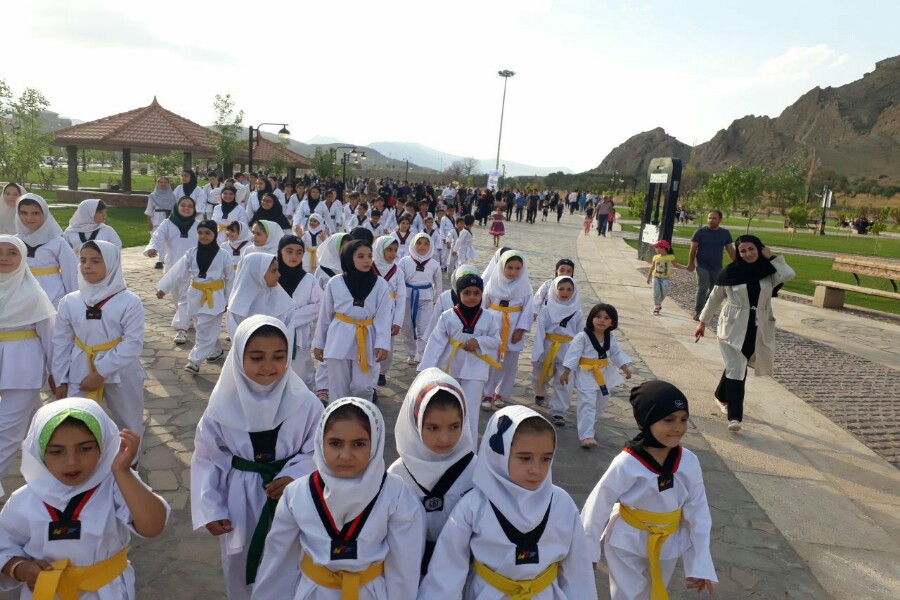 برگزاری همایش پیاده&zwnj;روی خانوادگی تکواندوکاران منطقه آزاد ماکو