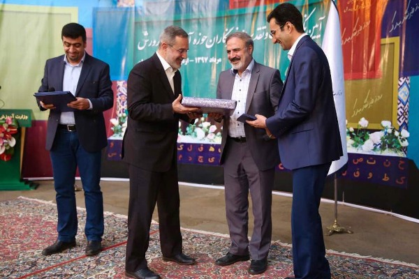 تقدیر وزیر آموزش و پرورش از مدیر شبکه دو سیما
