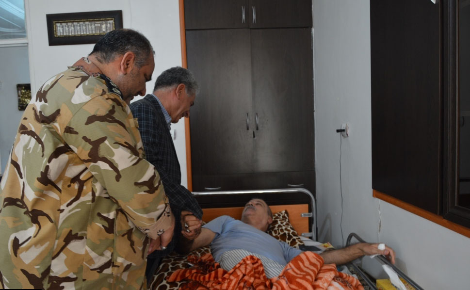 دیدار مدیرکل حفظ آثار دفاع مقدس لرستان با 2 نفر از جانبازان دیدار مدیرکل حفظ آثار دفاع مقدس لرستان با 2 نفر از جانبازان