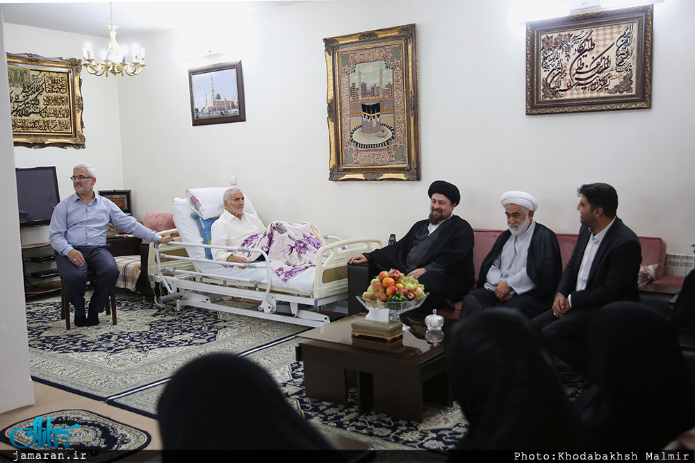 عیادت سیدحسن خمینی از پدر شهیدان فهمیده عیادت سیدحسن خمینی از پدر شهیدان فهمیده