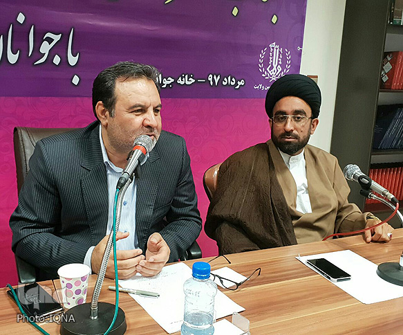 گزارش تصویری نشست صمیمی استاندار لرستان با جمعی از جوانان