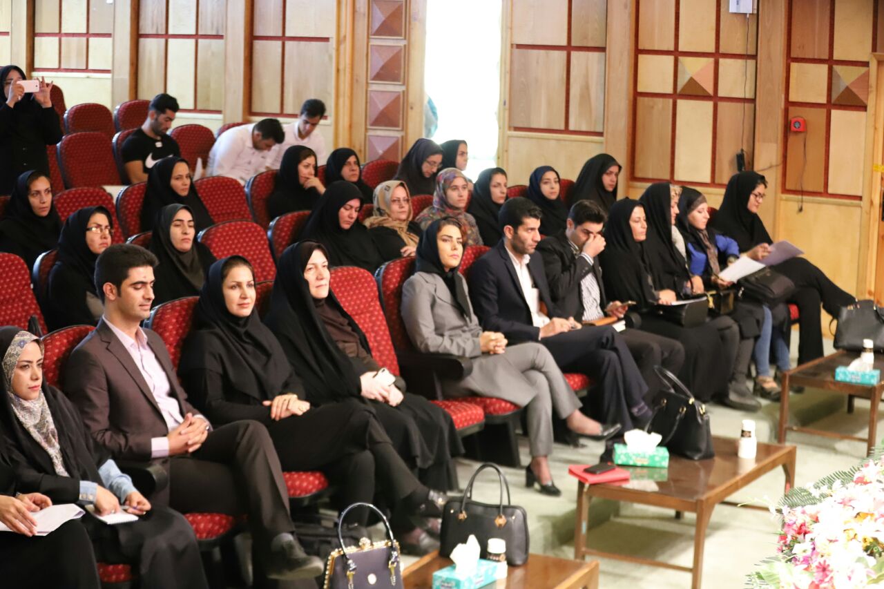 برگزاری کارگاه توان&zwnj;افزایی زنان با رویکرد کارآفرینی در خرم&zwnj;آباد + عکس