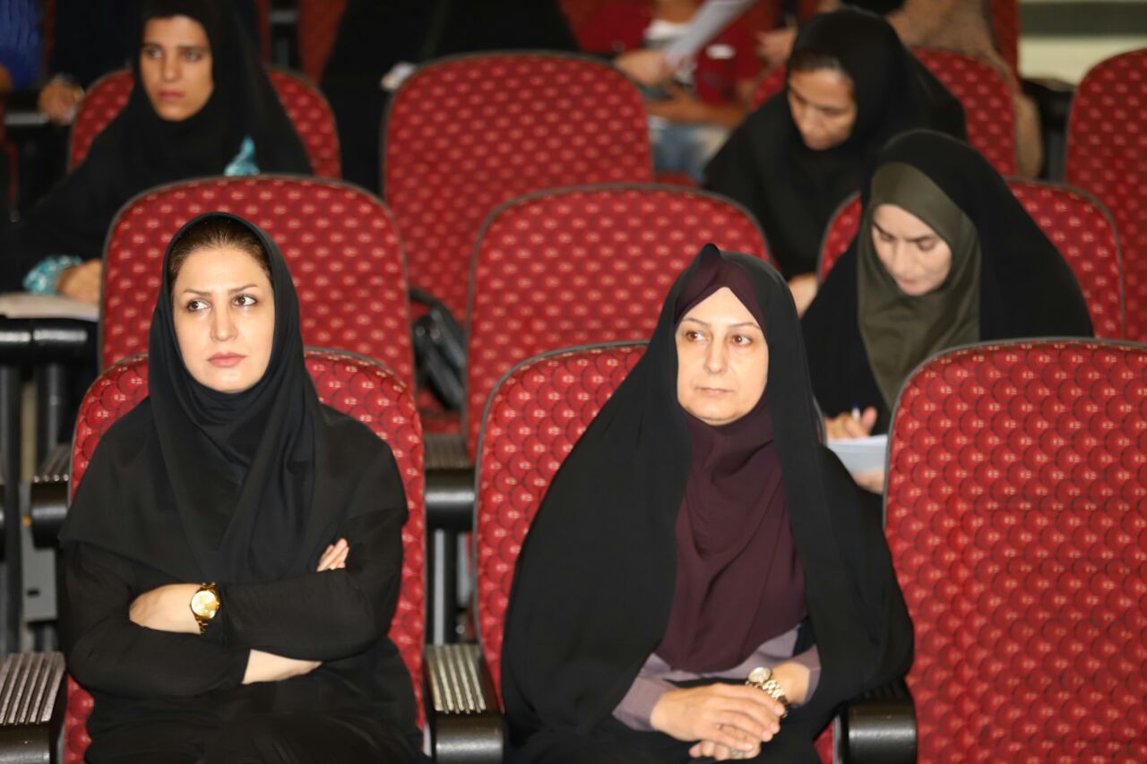 برگزاری کارگاه توان&zwnj;افزایی زنان با رویکرد کارآفرینی در خرم&zwnj;آباد + عکس