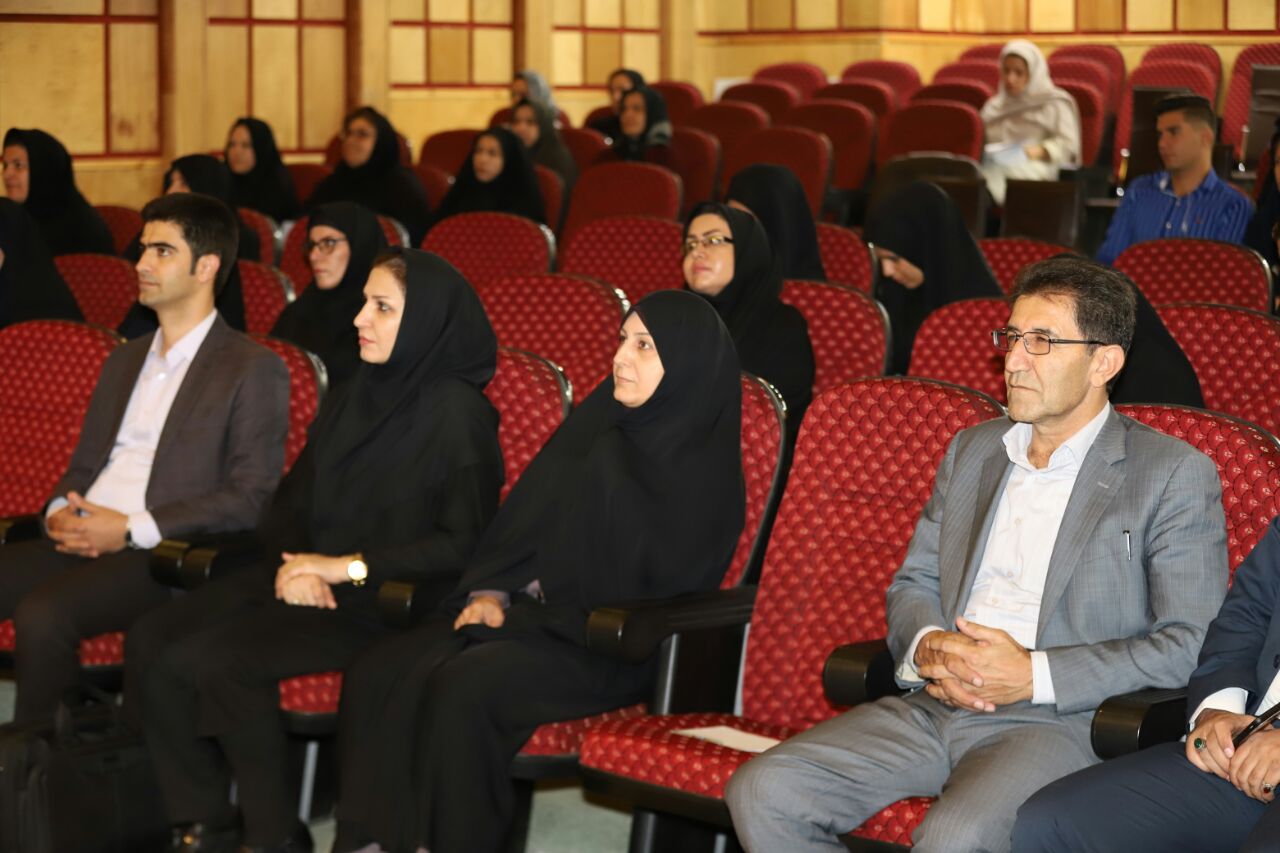 برگزاری کارگاه توان&zwnj;افزایی زنان با رویکرد کارآفرینی در خرم&zwnj;آباد + عکس