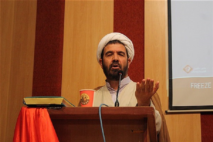 ترویج بی&zwnj;حجابی از طریق جنبش&zwnj;های فضای مجازی استراتژی دشمن است