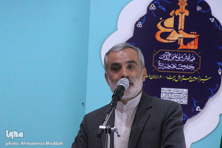 دشمن را کوچک نشماریم/ امروز کانون دفاع از انقلاب اسلامی باید مساجد باشد