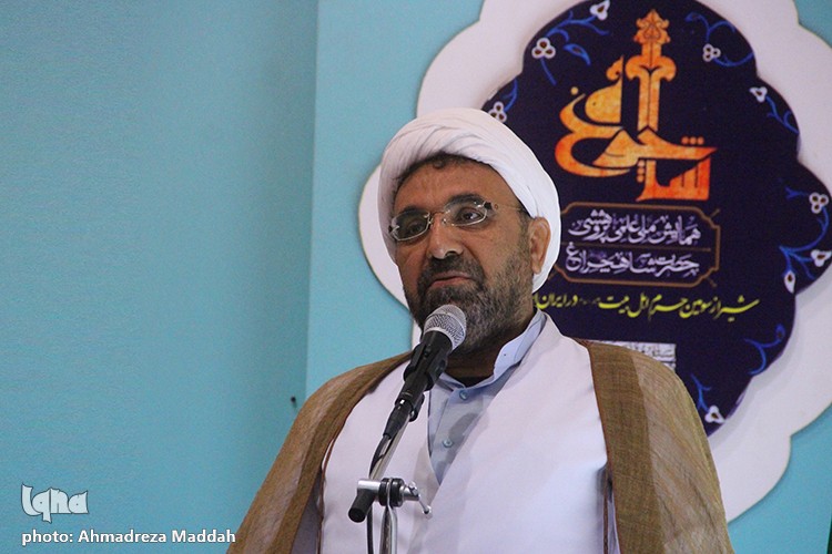 مشکلات اقتصادی، فرهنگی و سیاسی امروز ناشی از دوری از مساجد است
