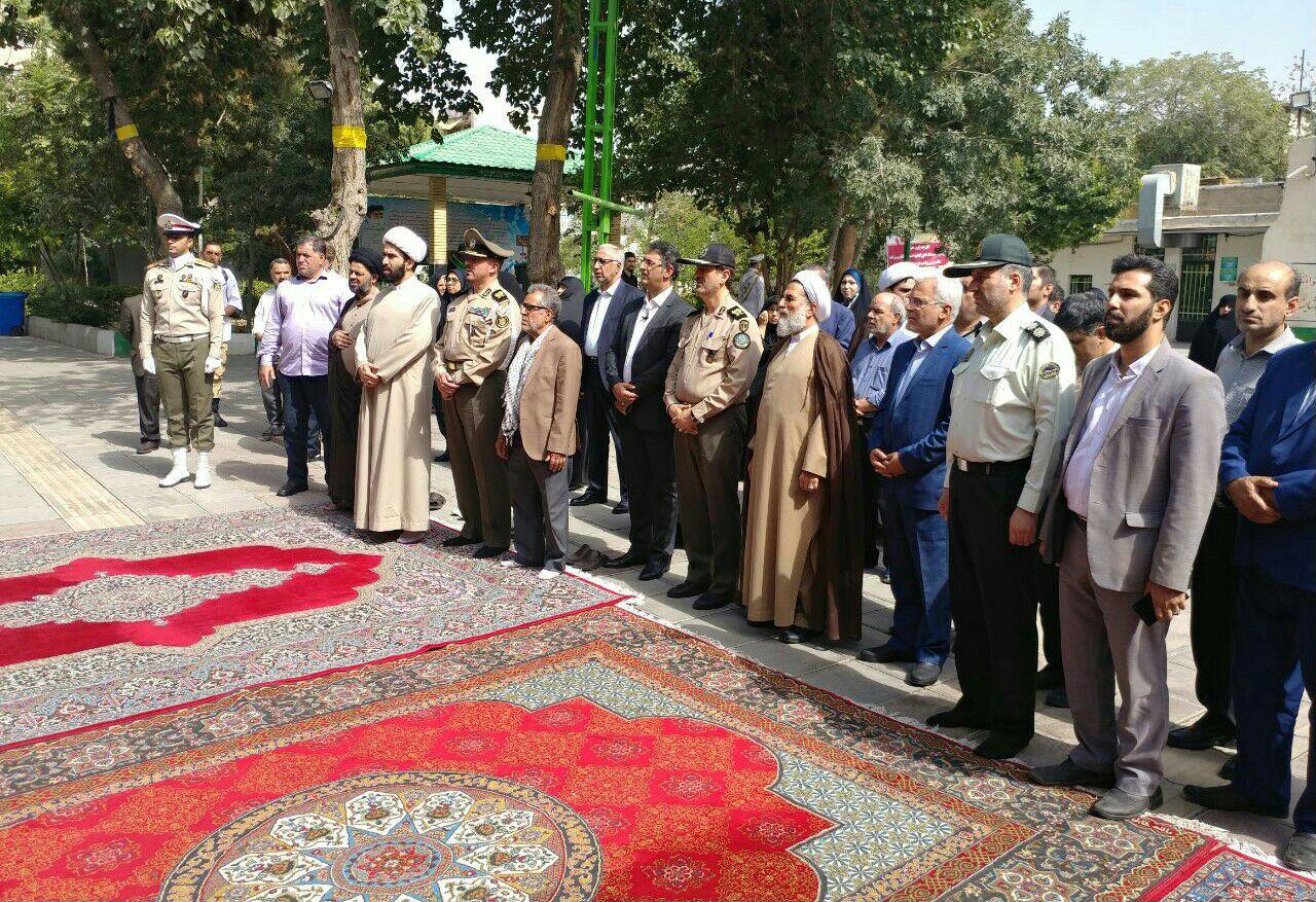 گل افشانی حرم امامزاده سیده ملک خاتون(س) و مراز شهدای گمنام