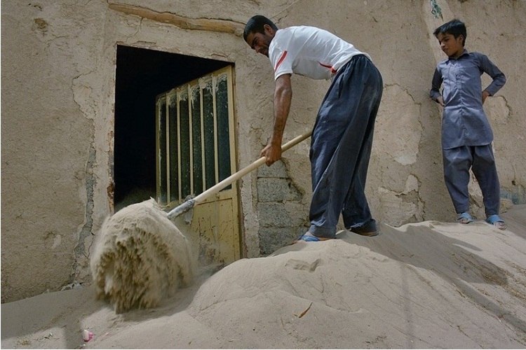 ریزگردها 600 سیستانی را راهی بیمارستان کرد