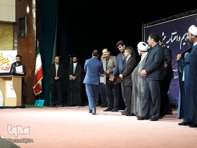 گزارش تصویری آئین تجلیل از برگزیدگان آزمون سراسری حفظ و مفاهیم قرآن لرستان