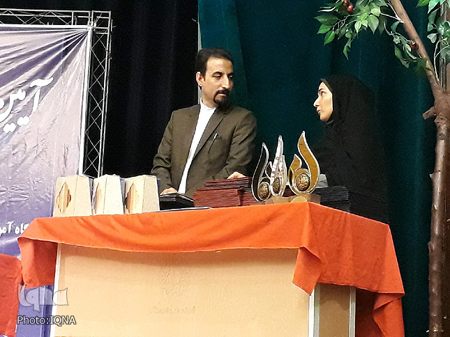 گزارش تصویری آئین تجلیل از برگزیدگان آزمون سراسری حفظ و مفاهیم قرآن لرستان