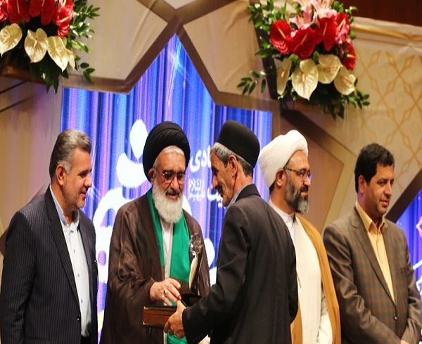 برگزیدگان جشنواره مردمی کرامت تجلیل شدند