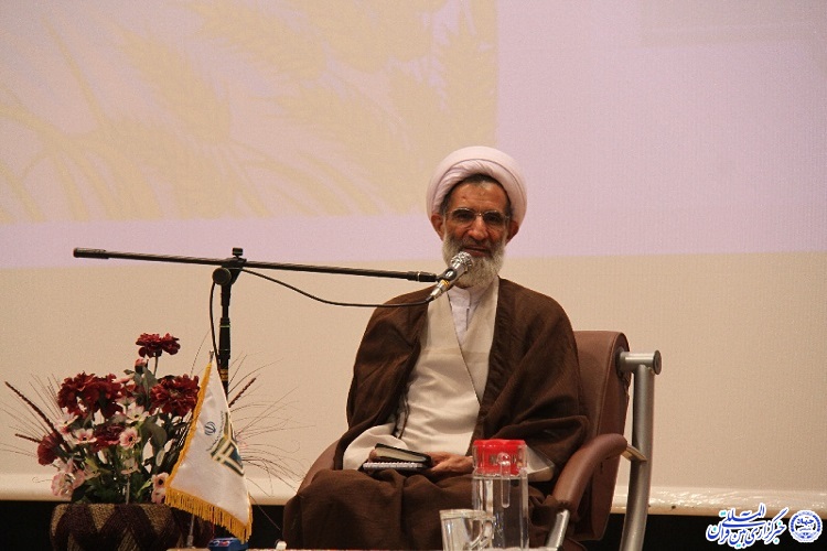 نباید زکات را قربانی مسائل دیگر کرد