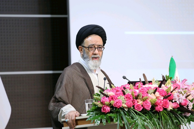 مدیران افراد متملق و چاپلوس را از دور خود دور کنند مدیران افراد متملق و چاپلوس را از دور خود دور کنند