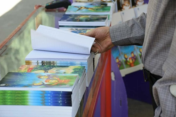 تولید نوشت&zwnj;افزار ایرانی با تصویر قهرمانان آذربایجان&zwnj;غربی برای نخستین بار در کشور
