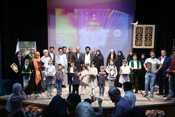 معرفی برگزیدگان جشنواره کتابخوانی رضوی قزوین معرفی برگزیدگان جشنواره کتابخوانی رضوی قزوین