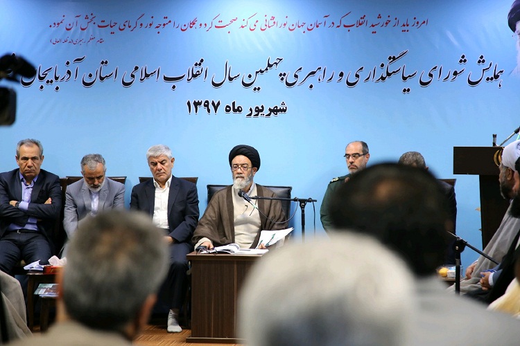 دستاوردهای 40 ساله انقلاب تبیین و تکریم شود