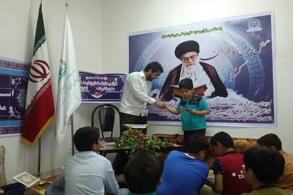 محفل انس با قرآن کریم در نهاوند برگزار شد