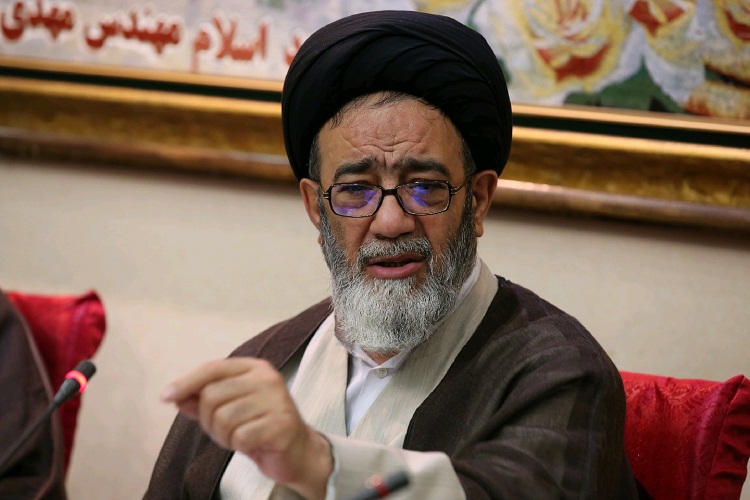 دفاع از آرمان های انقلاب و مقابله با توطئه های دشمنان عمل به معروف و ناهی از منکر است دفاع از آرمان های انقلاب و مقابله با توطئه های دشمنان عمل به معروف و ناهی از منکر است