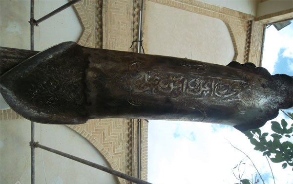 &laquo;قلم&zwnj;زنی&raquo;؛ ماندگار&zwnj;ترین ابزار هنر در انتقال مذهب تشیع / به عشق علی(ع) قلم می&zwnj;زنم