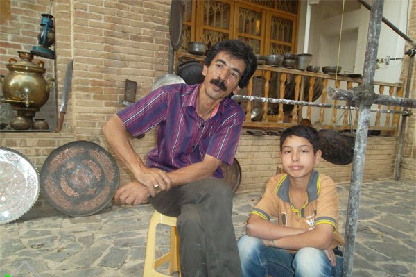 &laquo;قلم&zwnj;زنی&raquo;؛ ماندگار&zwnj;ترین ابزار هنر در انتقال مذهب تشیع / به عشق علی(ع) قلم می&zwnj;زنم