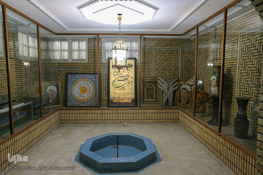 خانه انقلاب