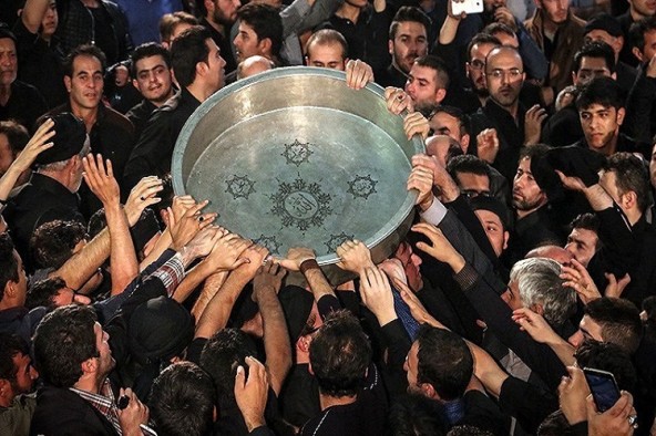 طشت‌گذاری آئینی به قامت سقای نینوا